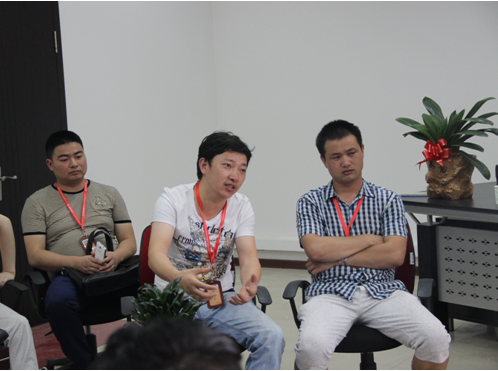 學(xué)員與吳總探討問題